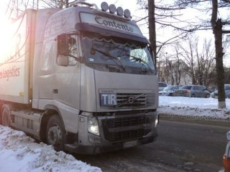 Бдительность спасла дальнобойщиков и груз мобильных телефонов на 100 млн руб. 