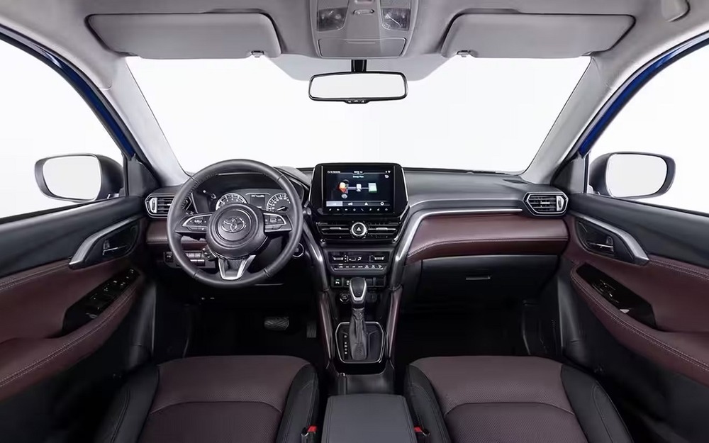 Интерьер Toyota Urban Cruiser Hyryder