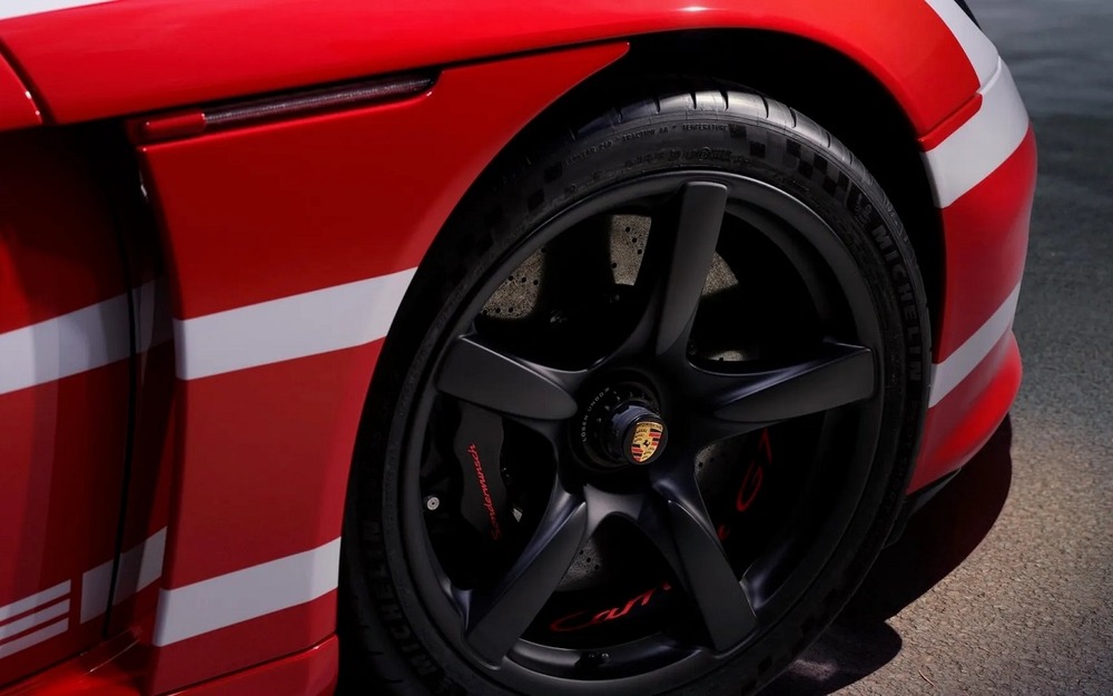 Этот Porsche 2005 года вернулся в состояние нулевого пробега