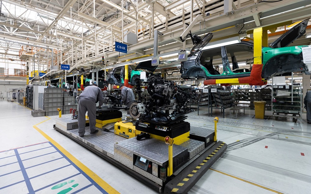 Машины нескольких популярных марок теперь будут собирать в РФ: подробности