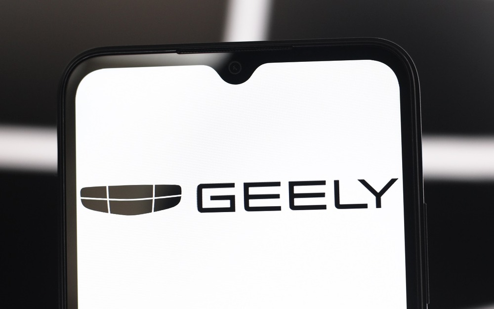 Geely выпустила очень экономичный кроссовер с уникальной технологией