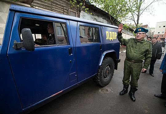 Жириновский отправил свой «Тигр» в помощь ополченцам Луганска