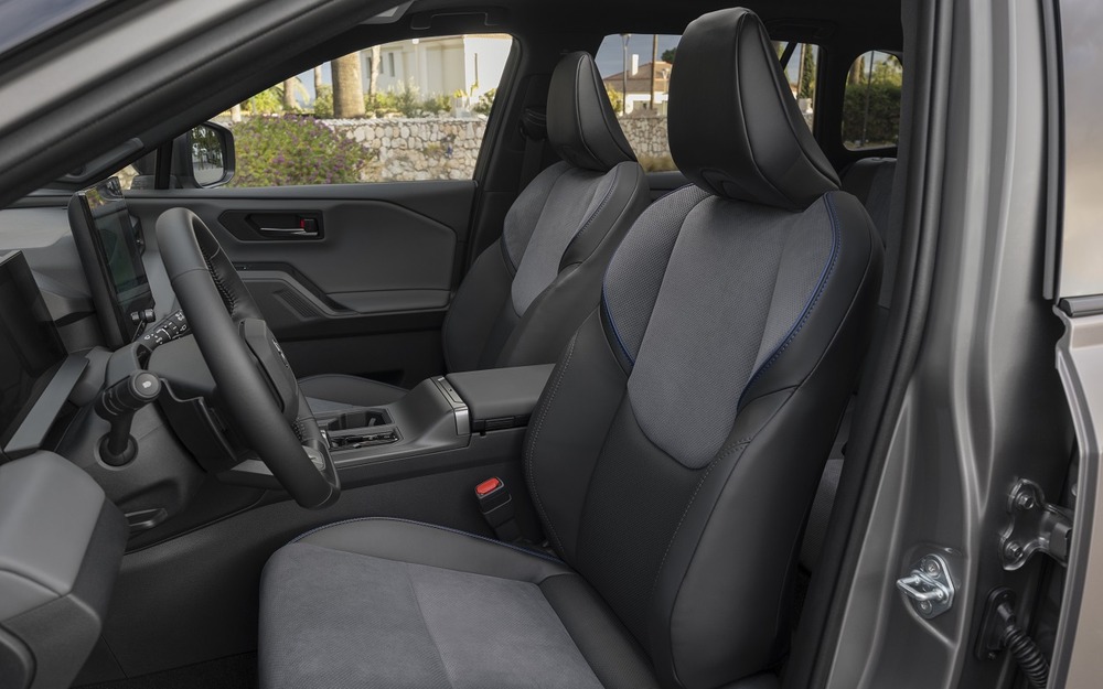 Интерьер Toyota RAV4