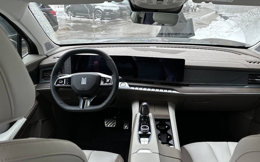 Кроссовер Москвич М90 - первые реальные изображения салона