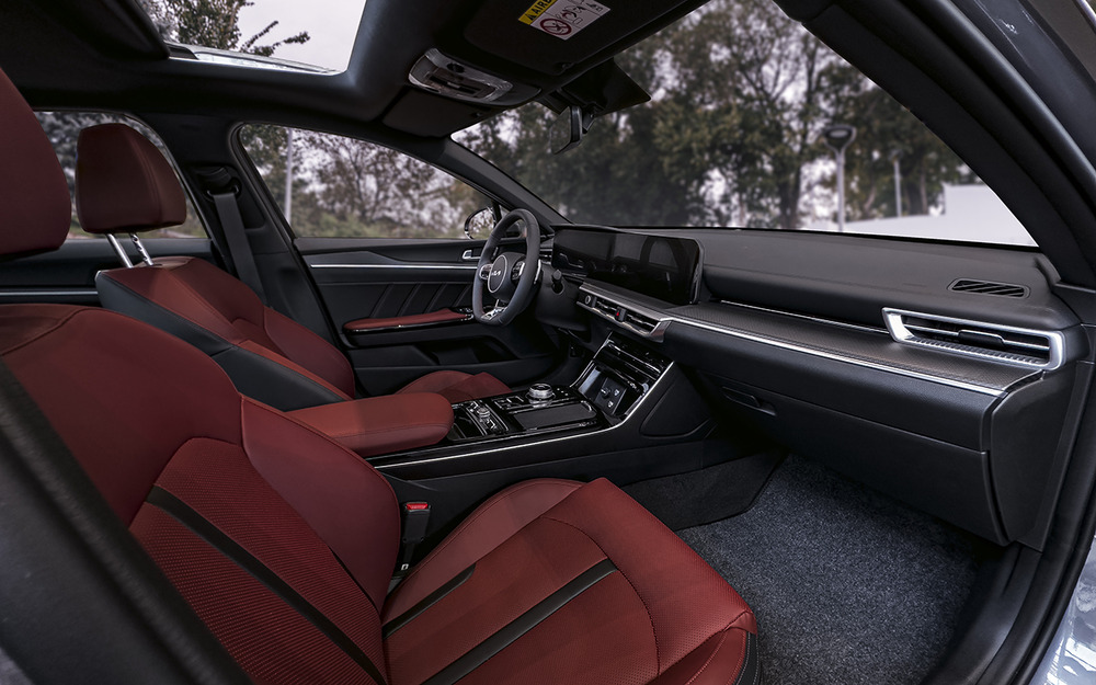 Интерьер Kia K5 Tulpar