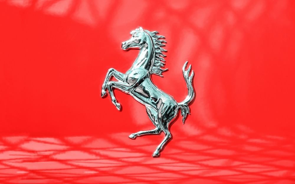 Ferrari запатентовала автомобиль с двумя рулями: как это будет выглядеть?