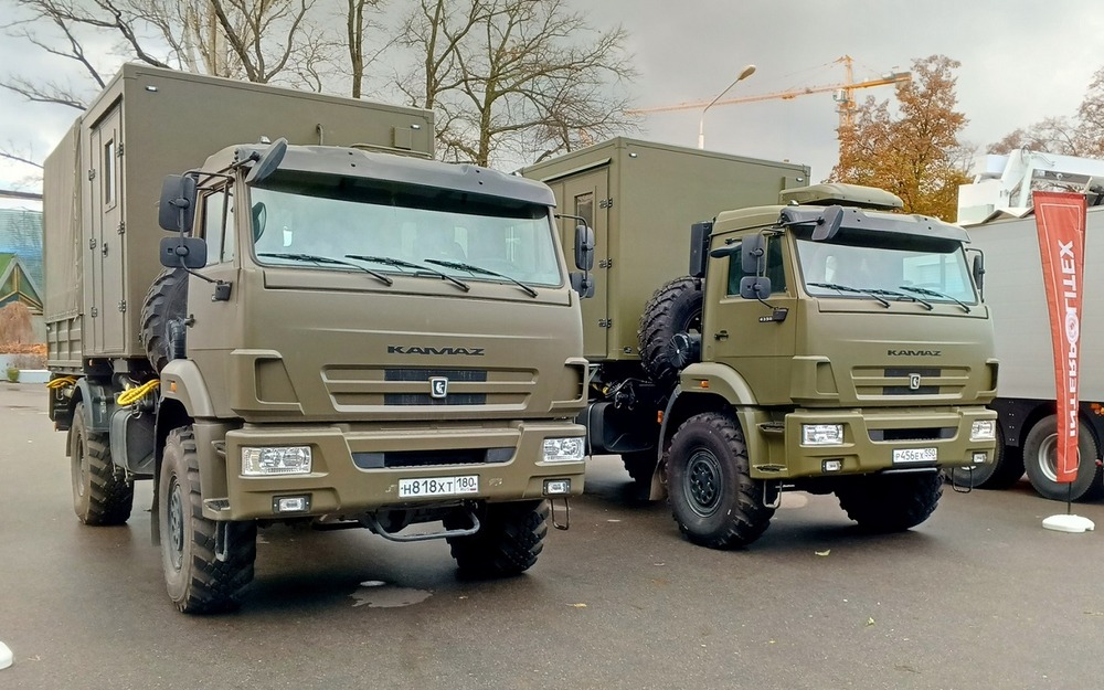 Эти КАМАЗы только кажутся простыми и обычными: отличная маскировка!