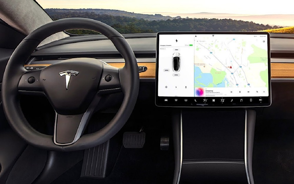 Панель приборов автомобиля Tesla Model 3