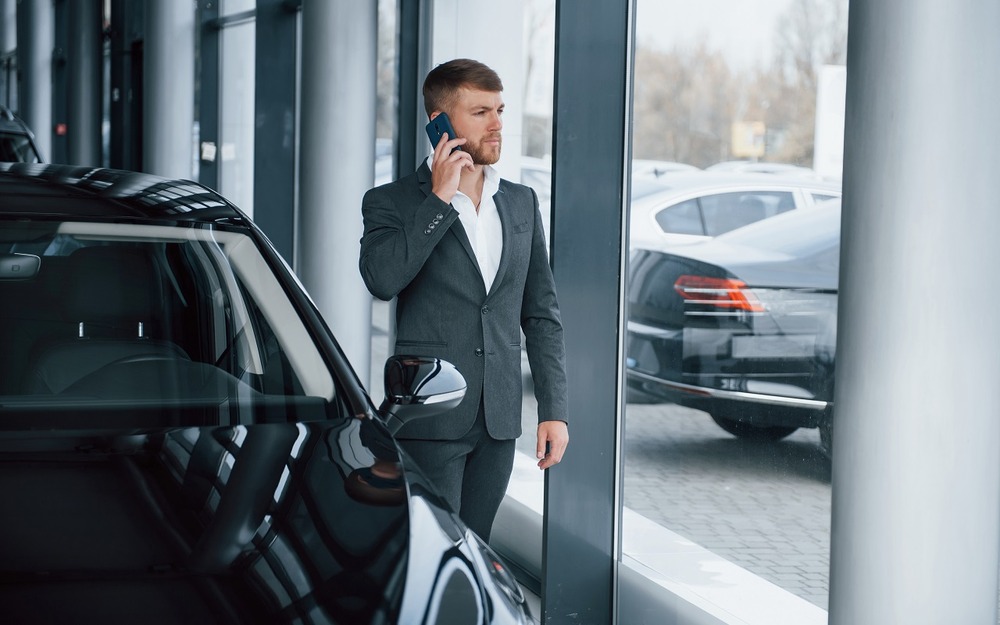Продажи люксовых авто растут: что покупают чаще всего