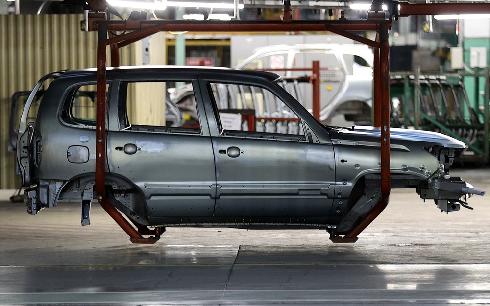 АВТОВАЗ на фоне кризиса авторынка - сколько выпустят машин?