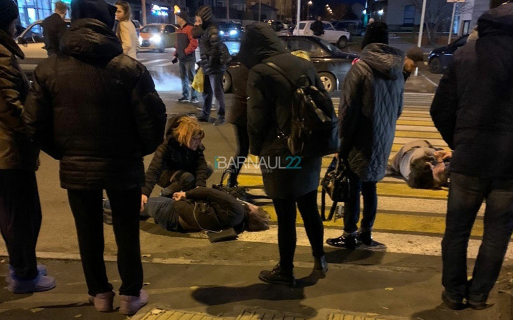 Трое пешеходов были сбиты на переходе