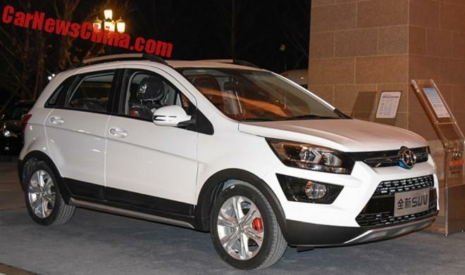 Электрический «китаец» Senova протянет 300 км на одной зарядке