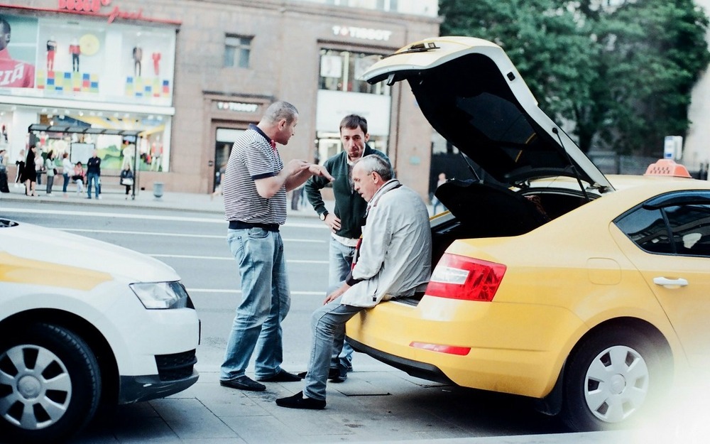 Рынок попросил власти РФ отложить локализацию машин такси