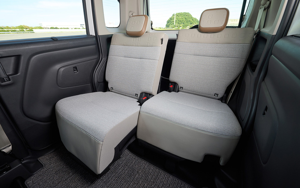 Интерьер Nissan Roox