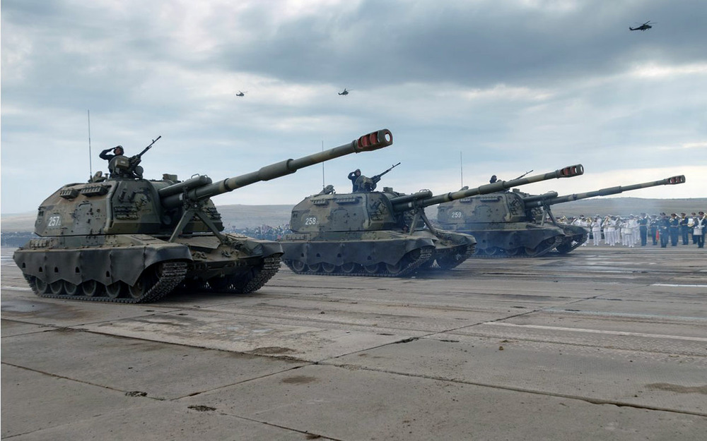 Мста-С 2С19M2 на параде.