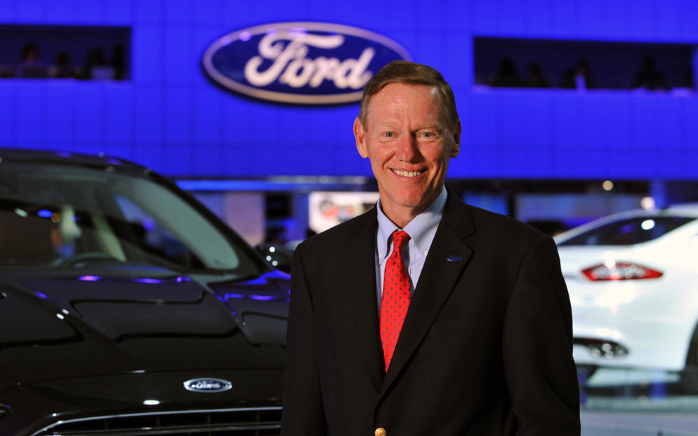 Бывший президент Ford поможет Google создать самоуправляемый автомобиль