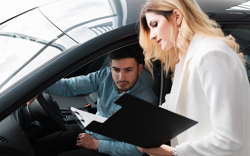 В России выросли штрафы за навязывание услуг: что это значит для водителей