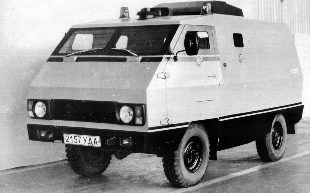 Прототип инкассаторского фургона Иж-039.