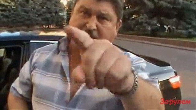 Чиновники продолжают оскорблять инспекторов ГАИ