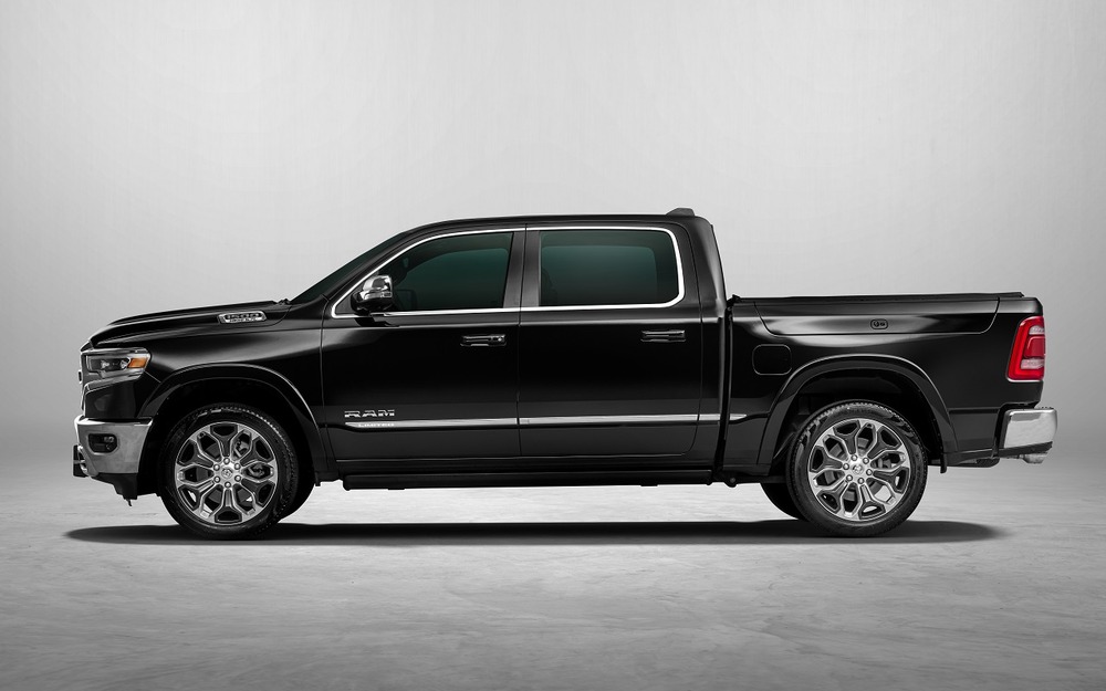 «Параллельный» RAM 1500 попадает в российский Топ-5 уже не впервые: в сентябре 2025-го он и вовсе угодил на вторую позицию, уступив только JAC T9