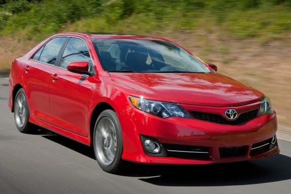 В прошедшем году Toyota смогла реализовать «лишь» 7,9 миллиона машин, тогда как GM и Volkswagen продали соответственно 9,03 и 8,16 миллиона новых автомобилей