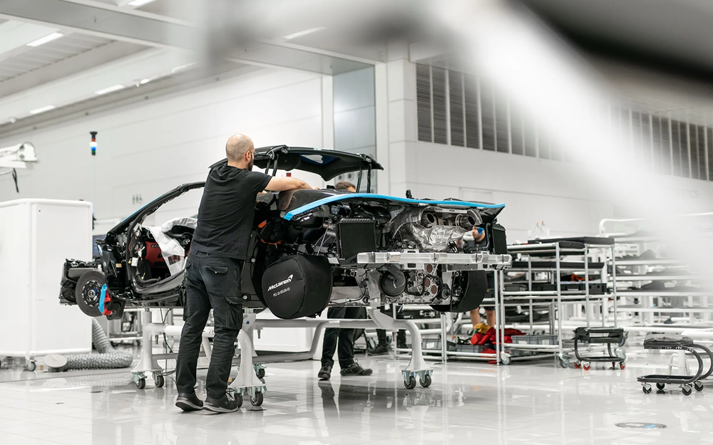 Производитель суперкаров McLaren неожиданно анонсировал собственный кроссовер
