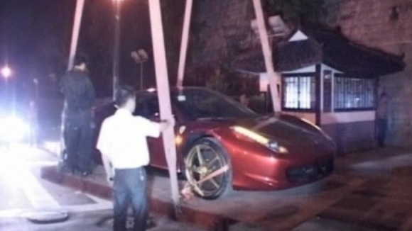 Ferrari оставил следы торможения на древнем китайском памятнике