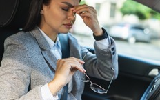 Укачивает в машине: 10 шагов, которые помогут этого избежать