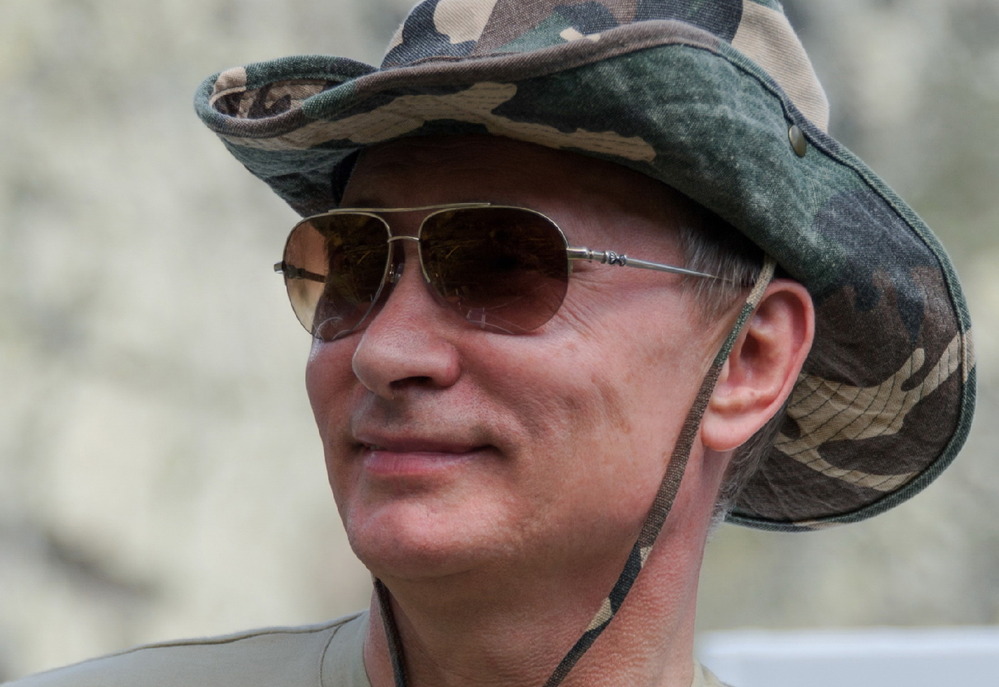Путин в отпуске гонялся за щукой и ездил на квадроцикле