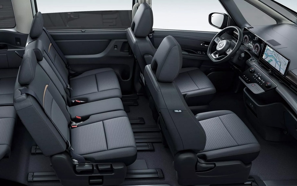 Интерьер Nissan Serena