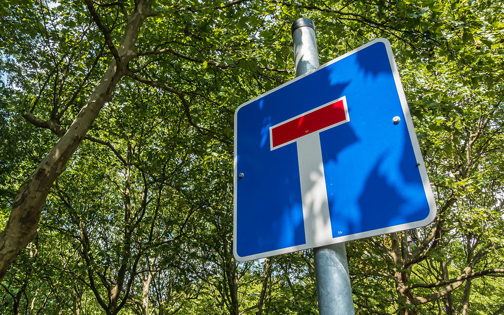 Водителя оштрафовали за парковку в тупике - ВС штраф отменил