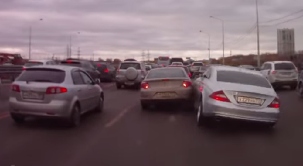 Водитель уснул за рулем (ВИДЕО)