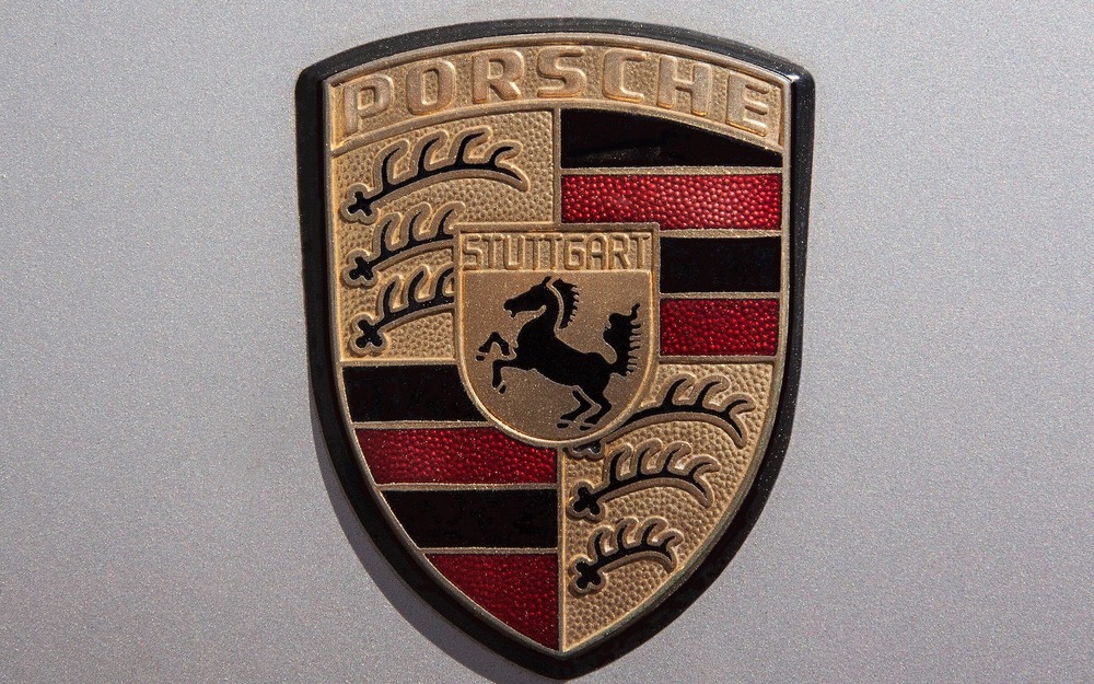 Электромобили Porsche впервые обогнали по продажам бензиновые версии