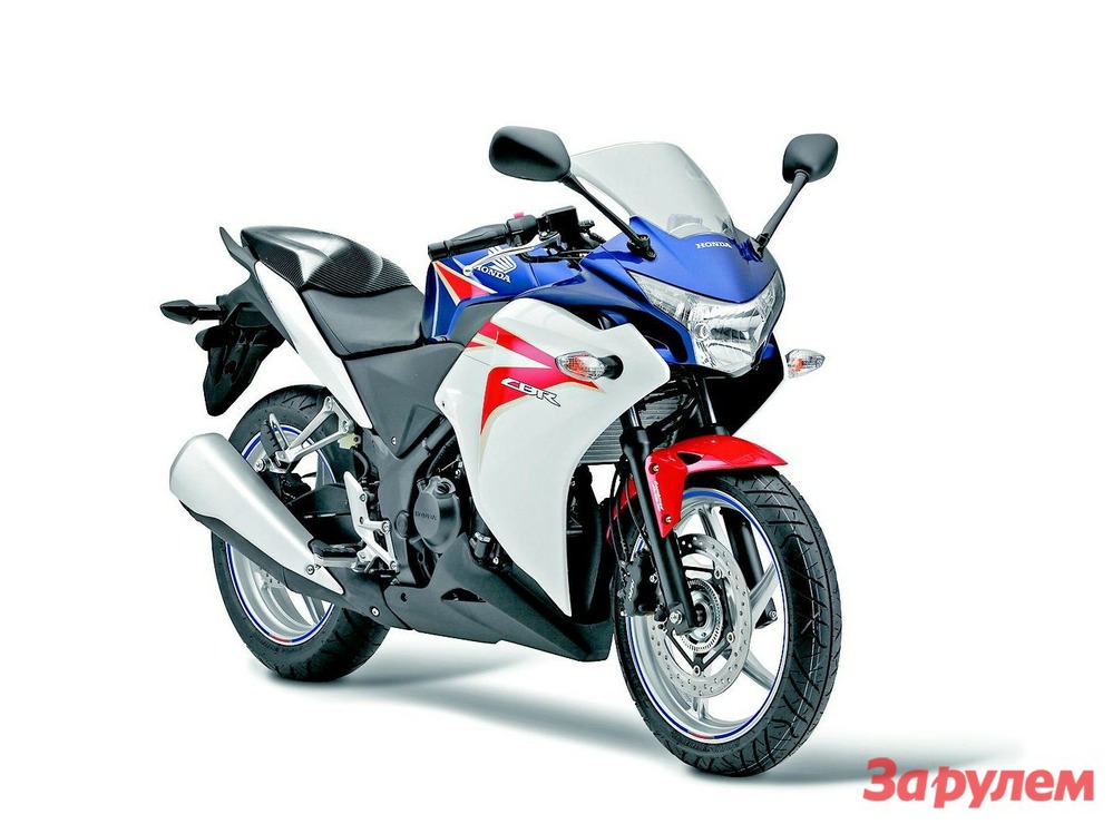 Honda CBR250R: родстер, 2011 г., 249,4 см³, 26,2 л.с., 165 кг.