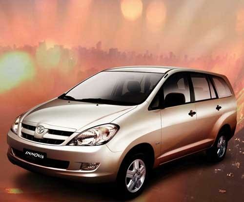 Toyota запускает в серию новый минивэн Innova