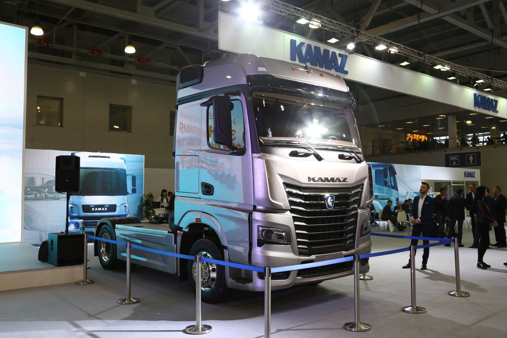 Новый КАМАЗ получил кабину от флагманского Мерседеса