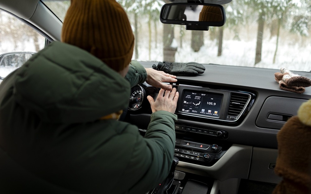 Простые способы вернуть прозрачность запотевшим автомобильным стеклам