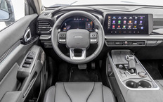 Дизайн и отделка - прежние. Черно-красная обивка теперь полагается только топ-версии.