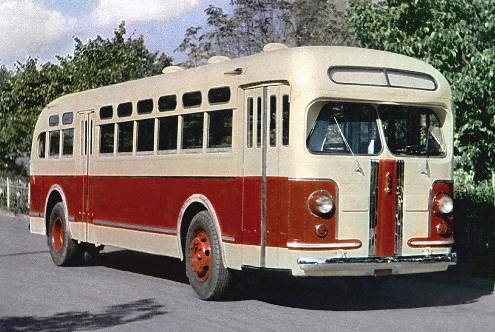 ЗиС-154 (1946-1950 гг.) Статистика выпуска автобуса по годам такова: в 1946 году - два опытных образца; в 1947-м - 80 машин; в 1948-м - 404; в 1949-м - 472; в 1950-м - 207