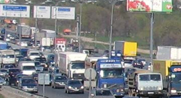 Тяжелым грузовикам все-таки запретят въезжать в Москву