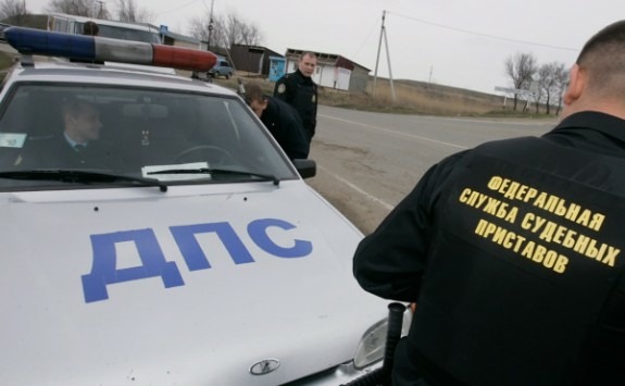 Минюст предложил лишать водительских прав должников по алиментам