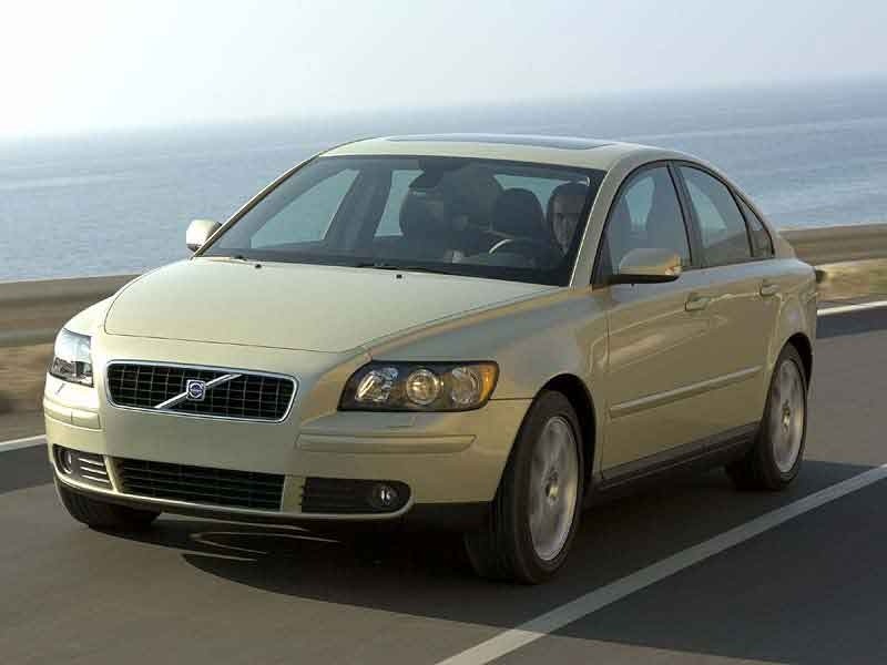 Volvo назвала цену на новый седан S40