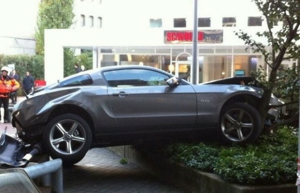 Швейцарец решил научить летать свой Ford Mustang 
