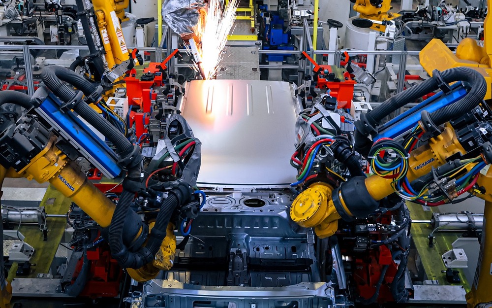 Сварка кузова Jeland на заводе «АГР» в Шушарах