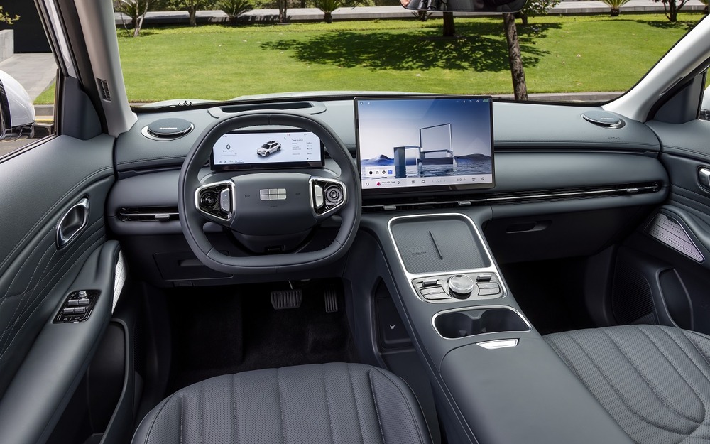 Интерьер Geely EX5 EM-i