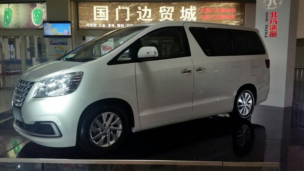 Китайцы скопировали минивэн Toyota Alphard и назвали его Ruili DoDa V8