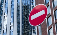 Живете в этом доме? Возите паспорт с пропиской - и спокойно езжайте под знак