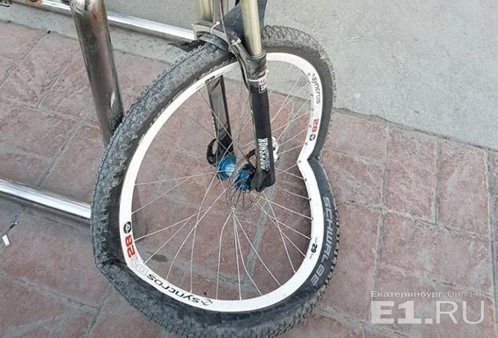 Автохам осужден за наезд на велосипедиста на тротуаре