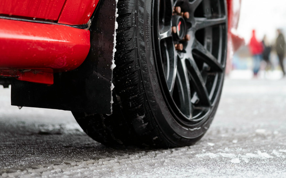 Рейтинг зимних шин 2025-2026 - почему теперь так важен мокрый асфальт