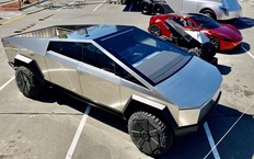 Сколько за год теряет в цене Tesla Cybertruck? Цифра удивит